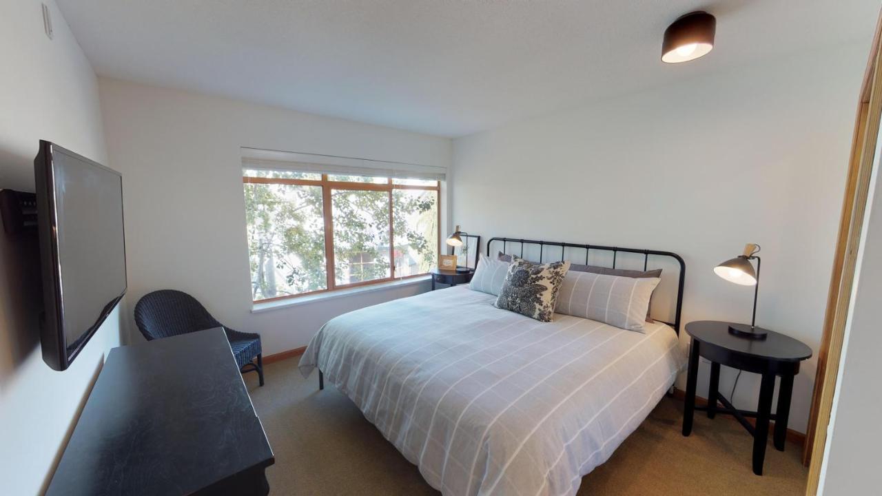 Stoney Creek- Lagoons By Whistler Premier Экстерьер фото